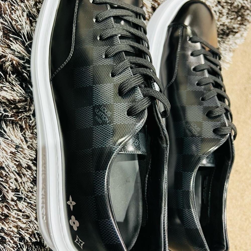 LV Men sneakers - Picture 3 of 7